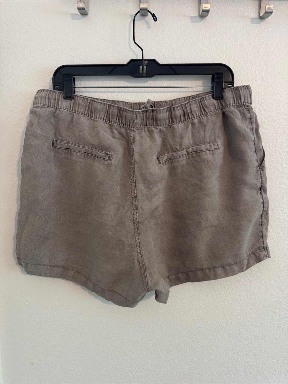 C&C California High-Waist Linen-Blend Shorts in Taupe - Picture 2 of 6